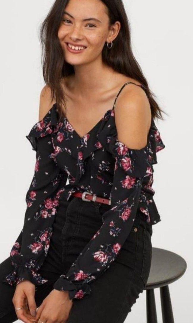 H&M Floral Off Shoulder Ruffled Top (Category: Sleeveless) located in Binan City. Submitted by mypreloved_haul (Listing ID 1470367804, Image 2). Description: Fits xxs to xs, last price posted!.