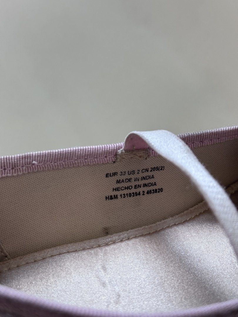 H&M Glitter Pink Ballet Flats US2 (Category: Babies & Kids Fashion) located in Quezon City. Submitted by mawialvarado (Listing ID 1470420688, Image 3). Description: H&M Ballerina Flats Kids Pink Glitter - Used in good condition - No flaws, just needs cleaning - Size 33 EU, US 2.