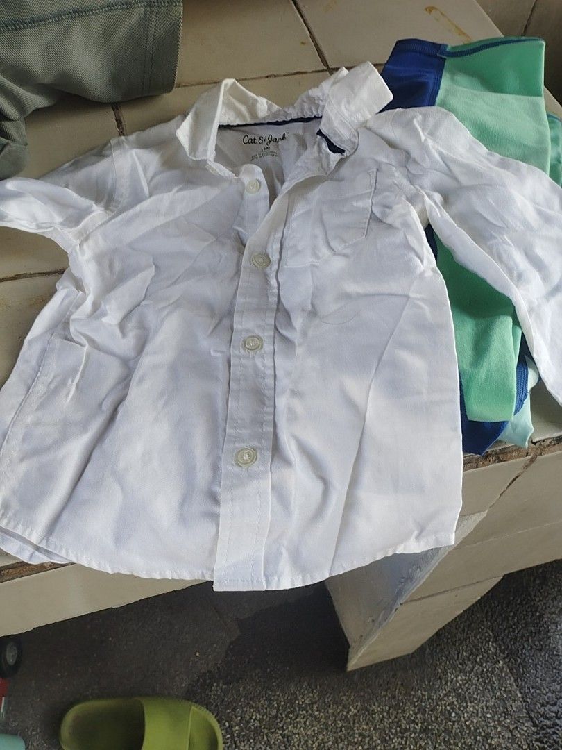 H&M Grey Long Sleeve Button Up Shirt (Category: Longsleeves) located in Manila. Submitted by deguzmandh17516 (Listing ID 1470350109, Image 3). Description: - Brand: H&M - Size: EUR 92 (Fits 1.5 to 2 years old) - Color: Grey - Material: Soft textured fabric - Design: Classic collar, front button closure, and chest pocket - Condition: Great for casual outings or formal events - Mode of Payment: GCash or BPI - Shipping: Via J&T Express or Lalamove (