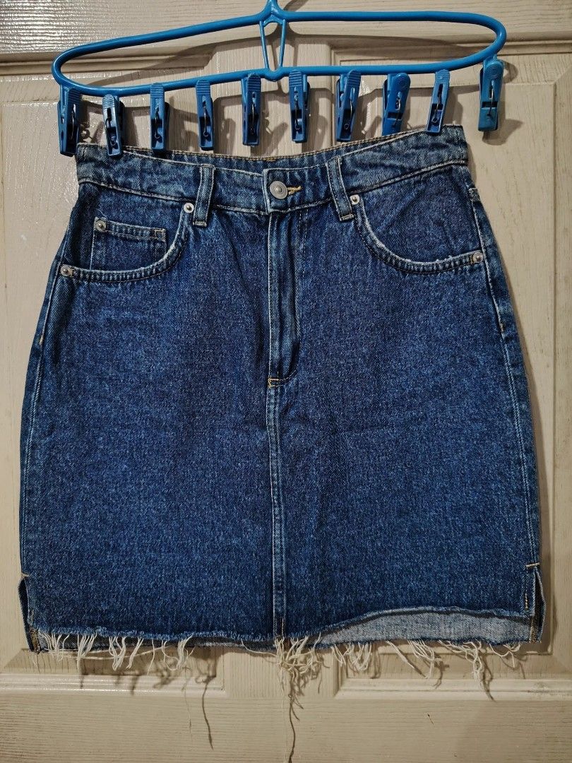 H&M HW Denim Skirt (Category: Skirts) located in Pasay City. Submitted by lilas-27clutter (Listing ID 1470487232, Image 1). Description: Authentic h&m HW Denim skirt Good as brand new. Used once Waist: 27-30.