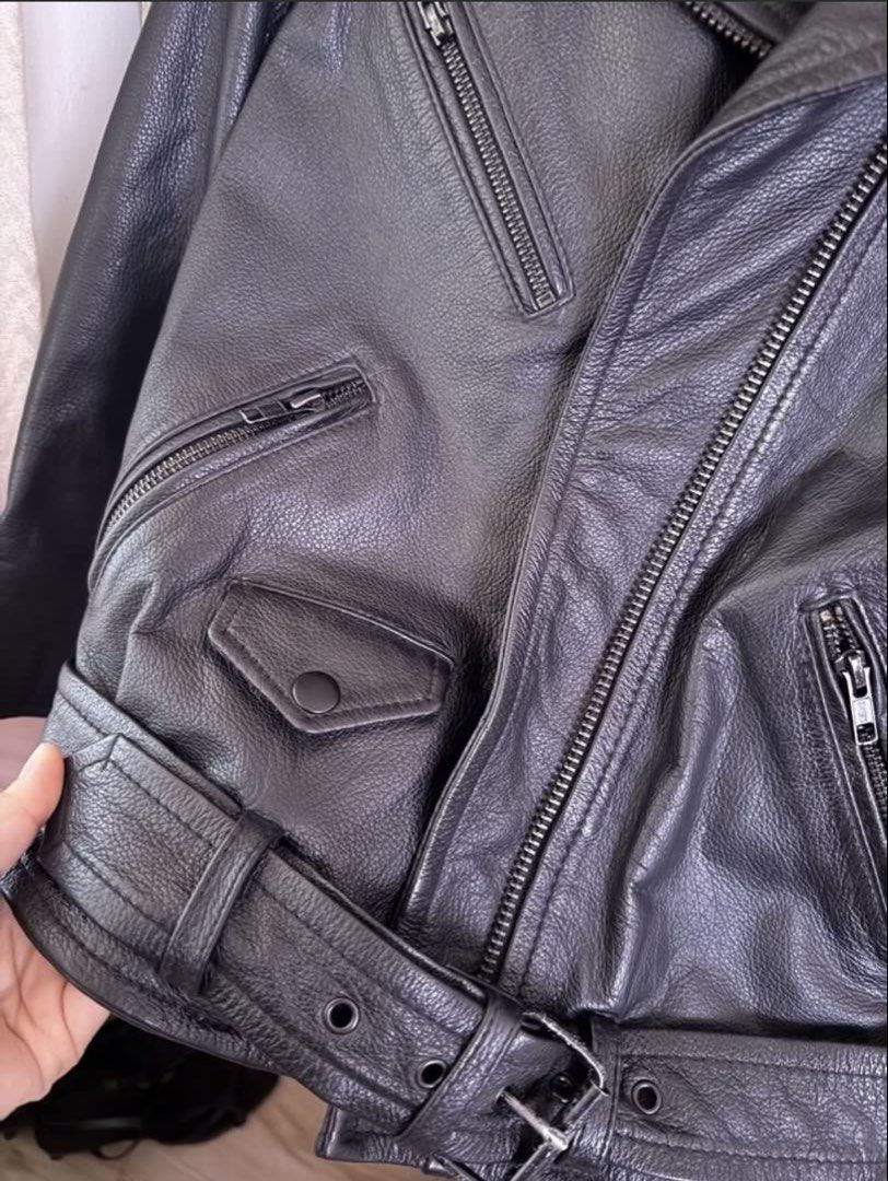 H&M leather jacket /autumn/winter (Category: Coats, Jackets and Outerwear) located in Manila. Submitted by mira_03 (Listing ID 1470495073, Image 2). Description: best fit XS Pwede rin sa small pero fit na .