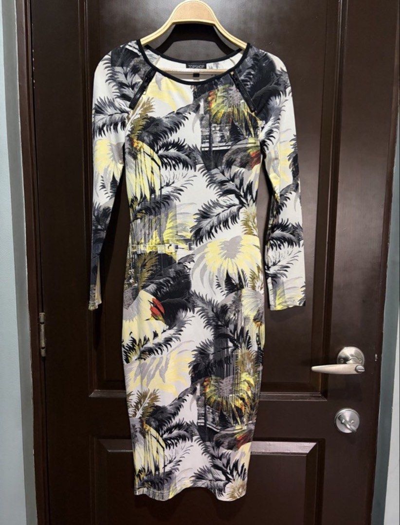 H&M Longsleeve dress (Category: Dresses) located in Manila. Submitted by urbanwear (Listing ID 1465767708, Image 1). Description: .