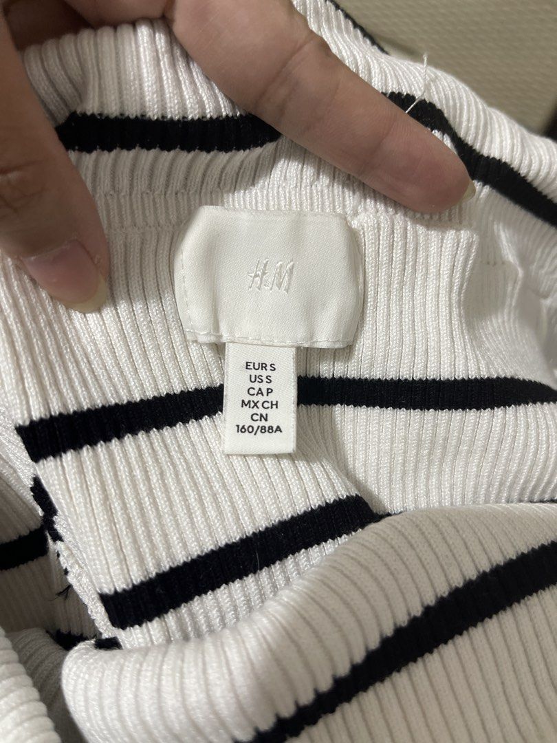 H&M Off Shoulder Longsleeves (Category: Longsleeves) located in Paranaque City. Submitted by marella_soriente (Listing ID 1470367155, Image 2). Description: Decluttering my wardrobe! Fits S to M size! ✔ Full-Payment via BPI, Gcash or Maya (First Payment Basis) ✔️Delivery fee will be shouldered by the buyer ✔ Location: Parañaque ‼️Manage your expectations ‼️ No Return No Exchange 📲 MESSAGE ME FOR ORDERS AND INQUIRIES.