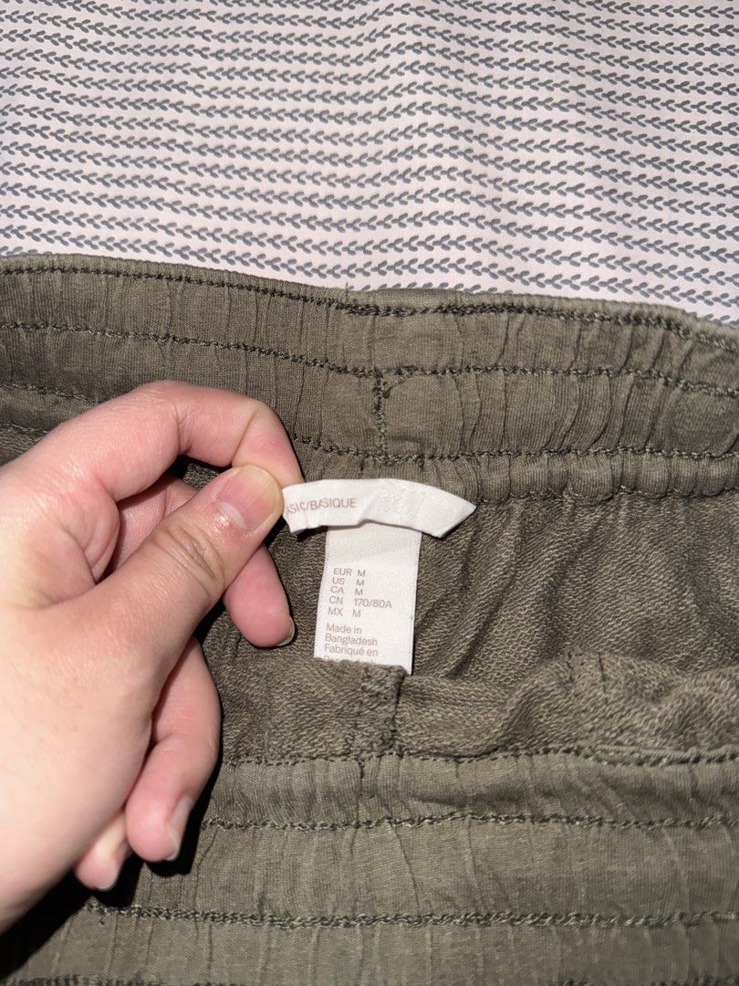 H&M Olive Green Drawstring Lounge Shorts Size M (Category: Shorts) located in Santa Ana. Submitted by fatikilla (Listing ID 1470378381, Image 2). Description: - Brand: H&M Basic - Color: Olive Green - Size: Medium (fits true to size) - Material: Soft cotton blend - Features: Elastic waistband, matching drawstring cords, two side pockets - Condition/Use: Great for lounging or running quick errands.