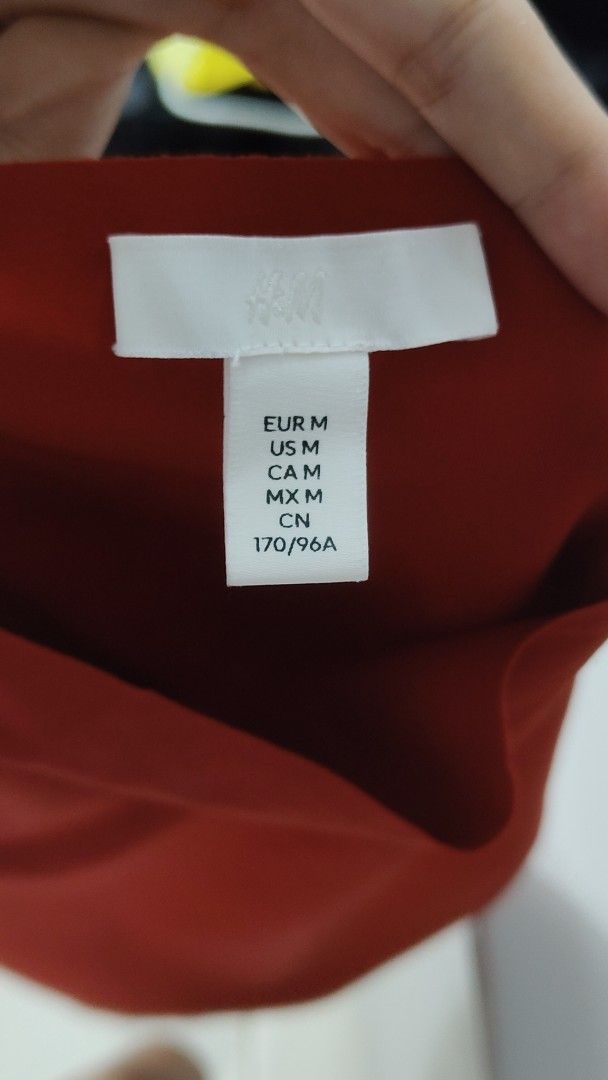 H&M Red Short Sleeve Top Size M (Category: Blouses) located in Makati City. Submitted by beedg (Listing ID 1470399574, Image 1). Description: - Brand: H&M - Color: Vibrant bright red - Style: Short sleeve top with mock neck and clean stitching - Size: Medium (EUR M, US M, 170/96A) - Condition: Clean, excellent, ready to wear - Perfect as an everyday basic or for layering.