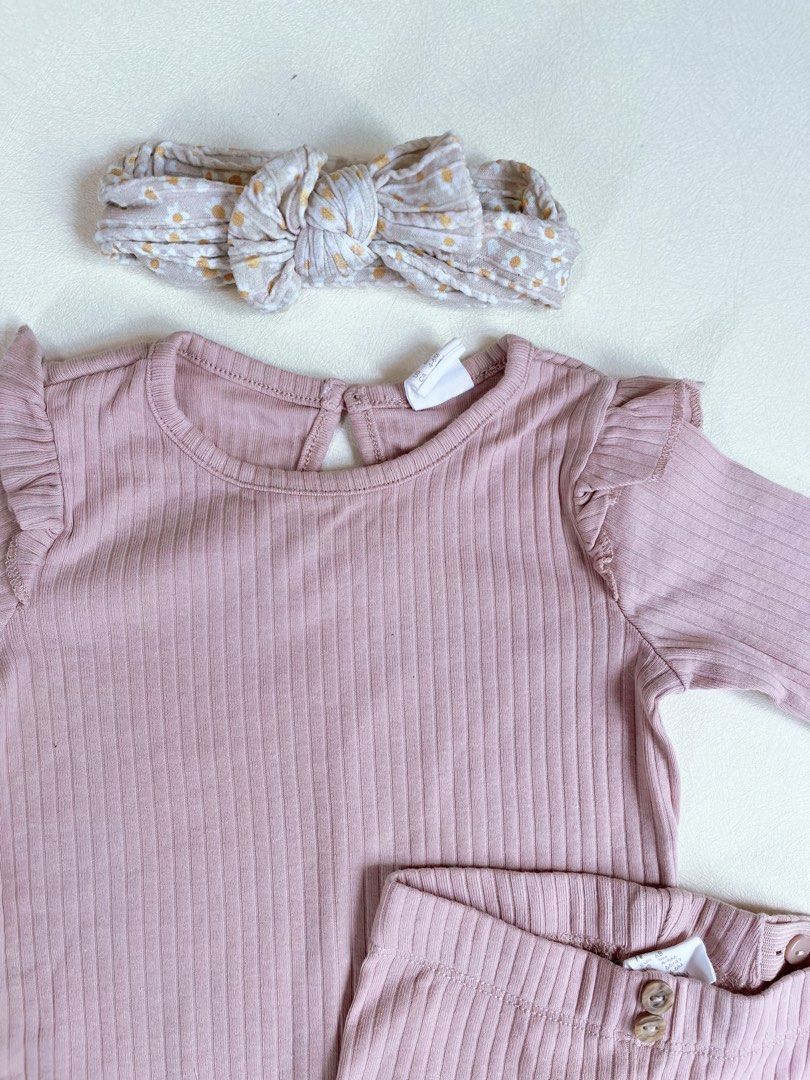 H&M set 3-6 m (Category: Babies & Kids Fashion) located in Bayombong. Submitted by whimsystuff (Listing ID 1470412941, Image 2). Description: H&M set 3-6 m Good as new P 400.