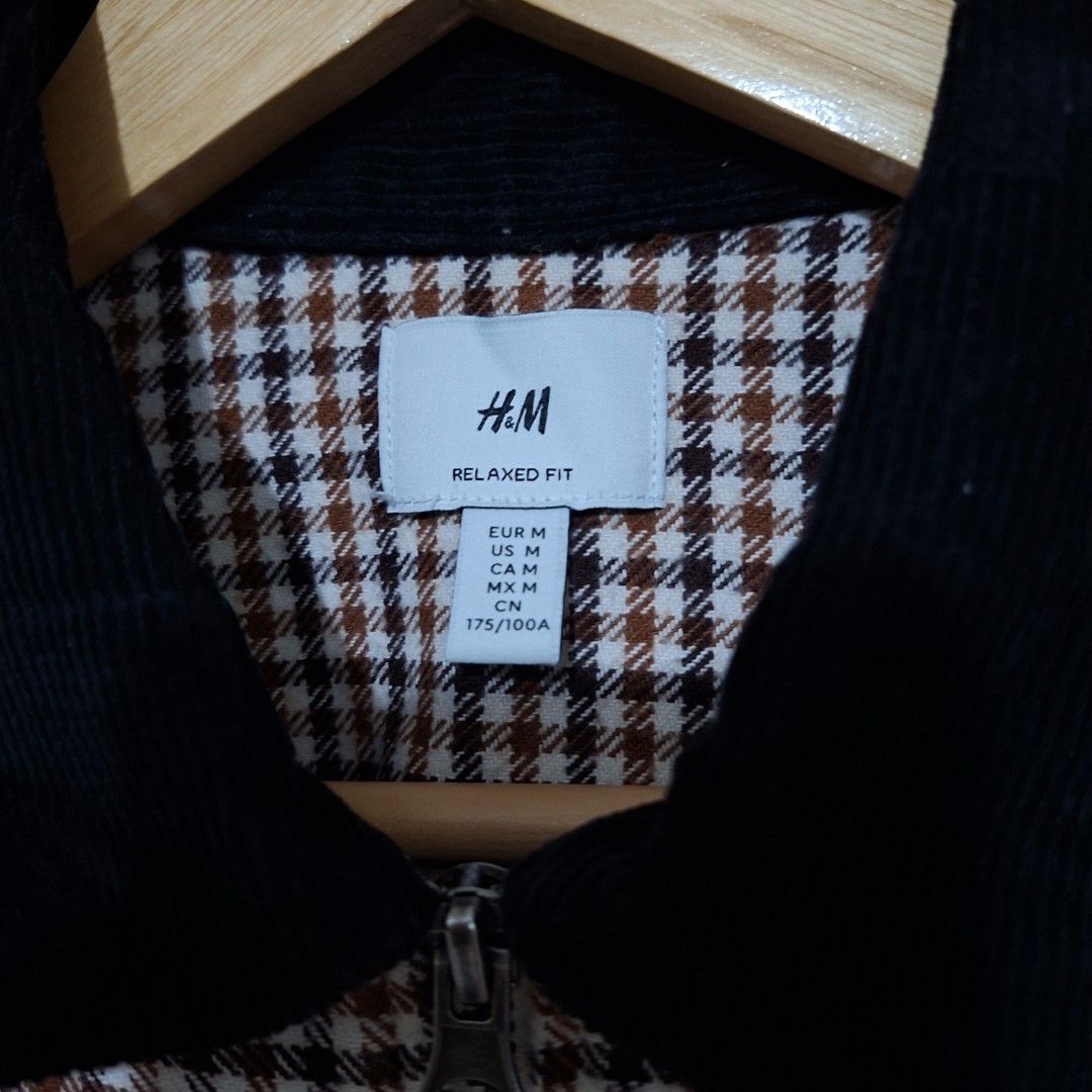 H&M Twill Checked Zip-up Jacket with Corduroy Collar (Category: Coats, Jackets and Outerwear) located in Cainta. Submitted by kapatidnibrother (Listing ID 1470540349, Image 2). Description: H&M Twill Checked Zip-up Jacket with Corduroy Collar Size Medium on tag (fit to large) Dimes: W23 | L28 Color rate: 9.5 / 10 - heavy x thick fabric - pristine condition - complete tags - need wash - fav!.