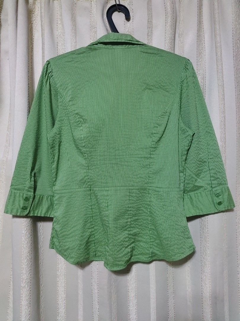 H&M Vibrant Green Pinstripe Blouse (Size Large) (Category: Blouses) located in Baguio. Submitted by pisces_beattidue23 (Listing ID 1470528556, Image 2). Description: H&M Vibrant Green Pinstripe Blouse (Size Large).