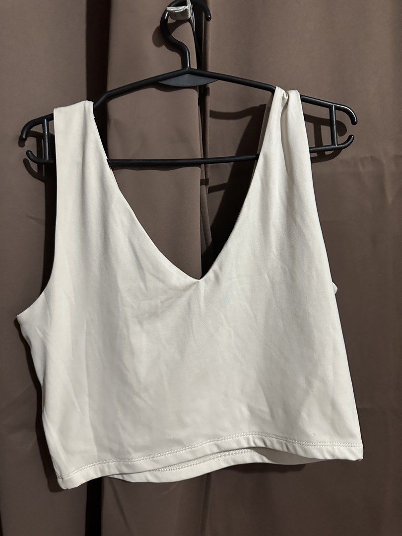 H&M White Crop Top Tank (Category: Sleeveless) located in Calamba. Submitted by itsyan (Listing ID 1470359589, Image 1). Description: ❗️used only once.