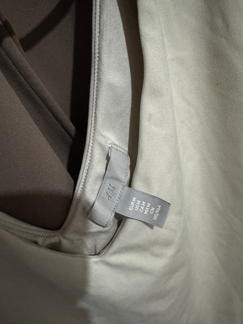 H&M White Crop Top Tank (Category: Sleeveless) located in Calamba. Submitted by itsyan (Listing ID 1470359589, Image 3). Description: ❗️used only once.