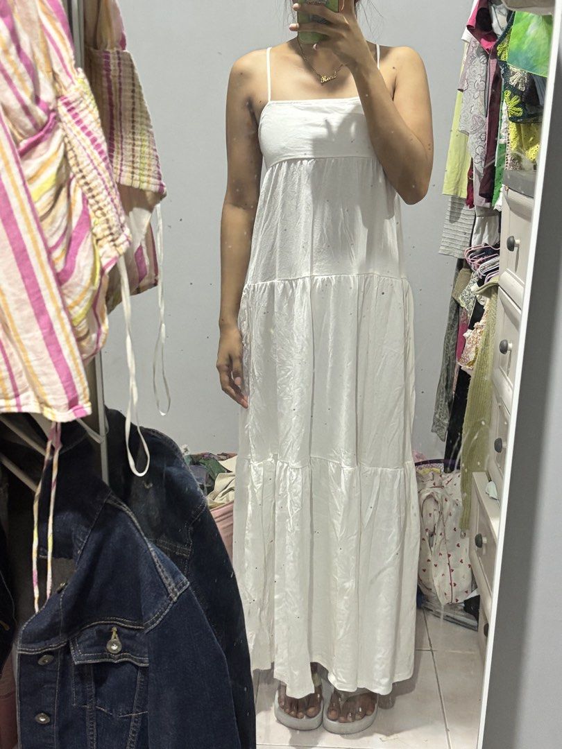 h&m white maxi dress (Category: Dresses) located in Binan City. Submitted by byhiraeth (Listing ID 1470463472, Image 2). Description: -model’s height is 5’4 -will only entertain offers since IM out of reply quota -loc is santa rosa, laguna.