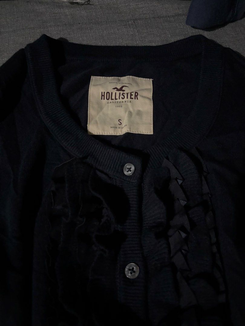 hollister (Category: Longsleeves) located in Santa Rosa. Submitted by jeremydeas56388 (Listing ID 1470533686, Image 2). Description: size small no issue .