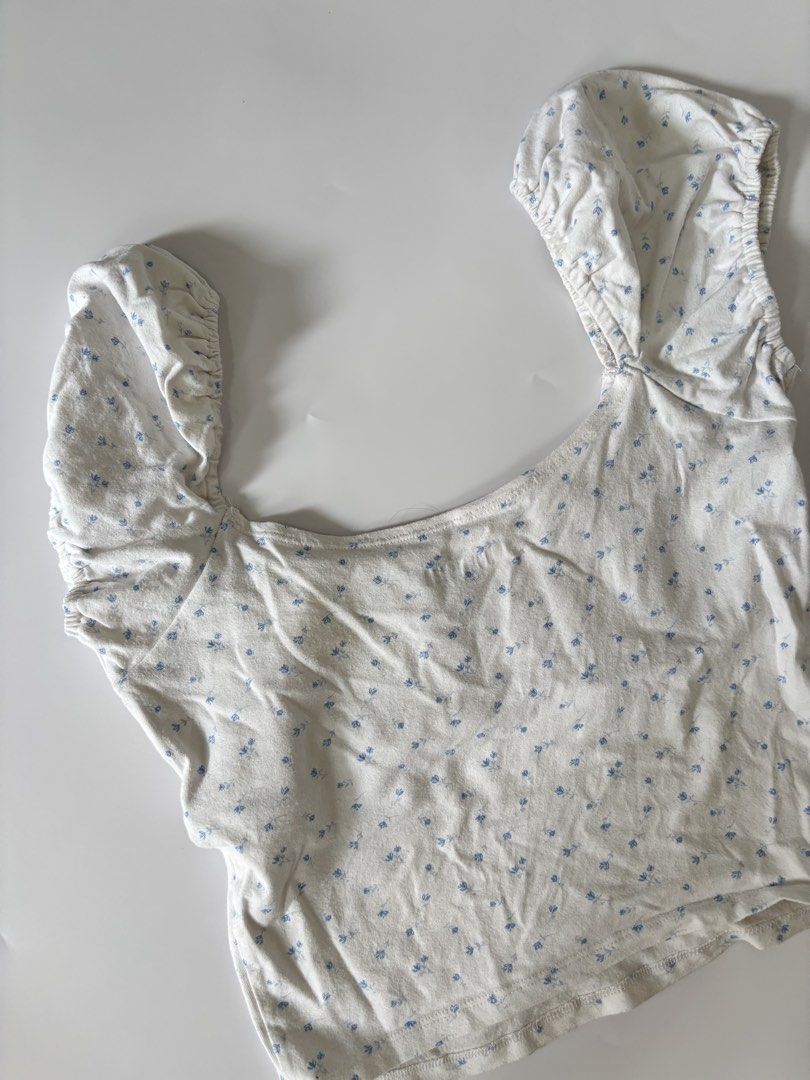 hollister blouse (Category: Blouses) located in Binan City. Submitted by byhiraeth (Listing ID 1470463613, Image 3). Description: - medium -no ww -will only entertain offers since IM out of reply quota -loc is santa rosa, laguna.