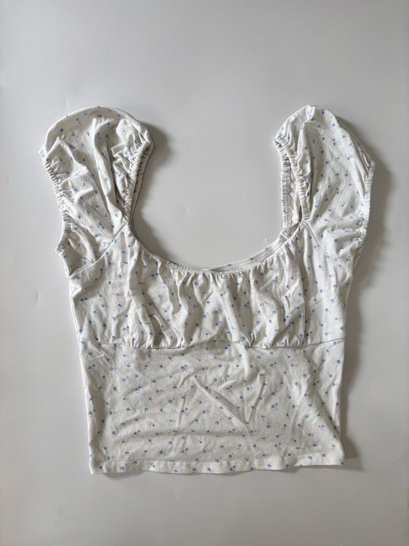 hollister blouse (Category: Blouses) located in Binan City. Submitted by byhiraeth (Listing ID 1470463613, Image 1). Description: - medium -no ww -will only entertain offers since IM out of reply quota -loc is santa rosa, laguna.