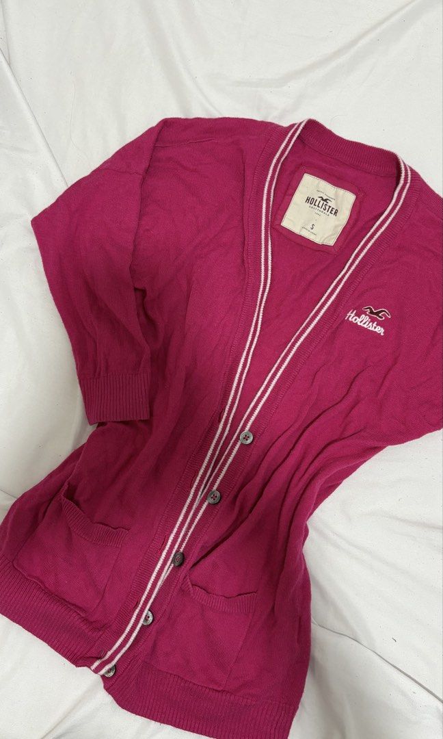 HOLLISTER cardigan (Category: Coats, Jackets and Outerwear) located in Taguig. Submitted by krizy_makeyl (Listing ID 1470412017, Image 1). Description: -GCASH only:> -buyer will book the LALAMOVE thanks!.