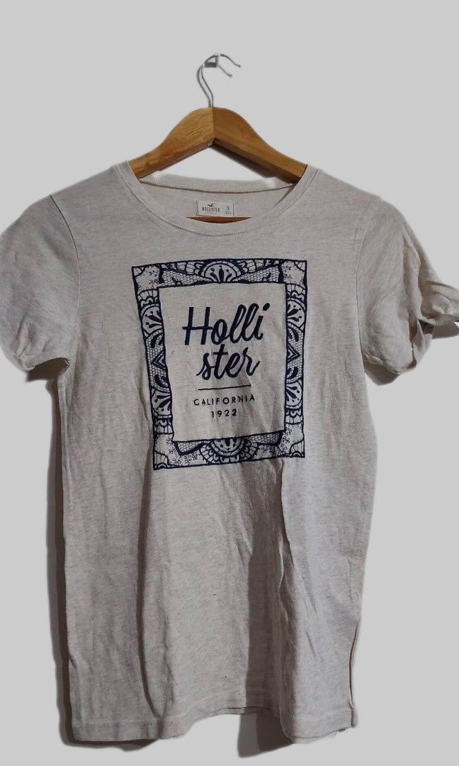 Holloster embroidered tee (Category: Shirts) located in Batangas. Submitted by dramaticcloset (Listing ID 1470392819, Image 1). Description: Hollister embroidered tee Cream color size small on tag.