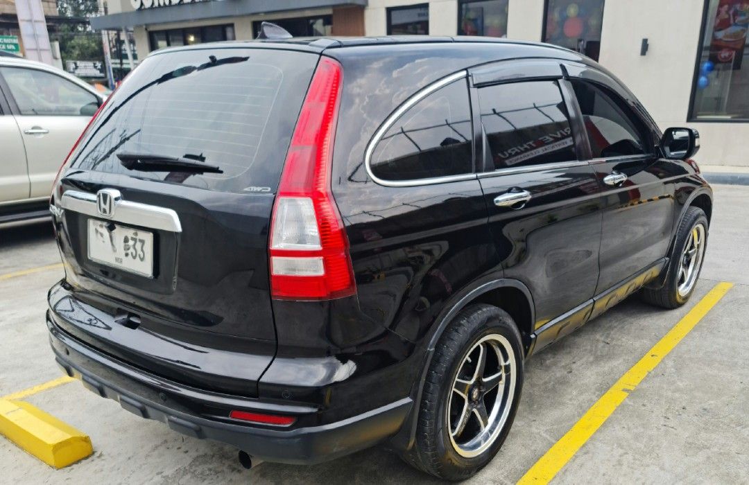Honda CR-V 2.4 (A) (Category: Used Cars) located in Manila. Submitted by oddcrystal_43cdc4 (Listing ID 1470400398, Image 3). Description: 2010 Honda crv 2.4 four wheeldrive Autofold side mirror Shiny paint Orig paint No bannga/ not flooded Walang sakit sa ulo Ready for long drive Clean papers 18 mags thick tires No leaks Ice cold ac.