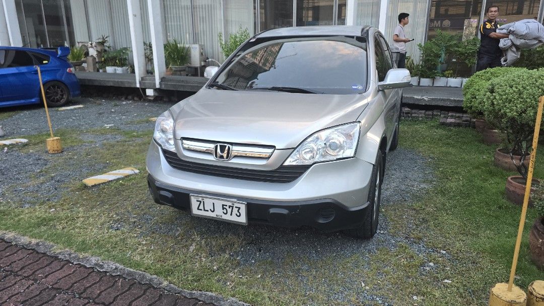 Honda CR-V CR-V Auto (Category: Used Cars) located in Mandaluyong City. Submitted by huffin (Listing ID 1470447435, Image 2). Description: Honda CR-V 2007 Silver 150,xxx km Can view the car in-person in Makati I can send more photos or videos upon request.