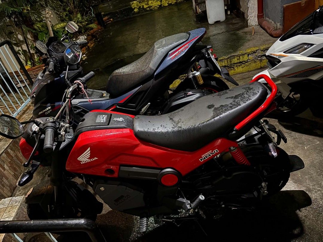 Honda Navi motorcycle red (Category: Motorbikes for Sale) located in Quezon City. Submitted by jacxav (Listing ID 1470391635, Image 3). Description: 1st Owner clean papers 500km.odo only. seldom used no scratch. see for yourself Bright red Honda Navi. Automatic scooter with motorcycle styling. Black seat, black wheels, red rear spring. Clean body, clear license plate attached. Runs great, easy to handle around town. Gas up and ride..