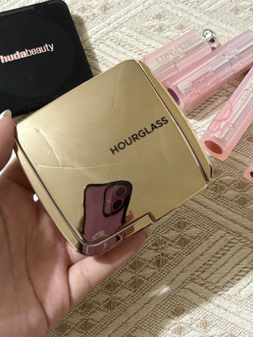 Hourglass Ambient Powdered Bronzer (Category: Makeup) located in Pasay City. Submitted by keynbloom (Listing ID 1470516370, Image 2). Description: almost new shade: nude bronze light full size.