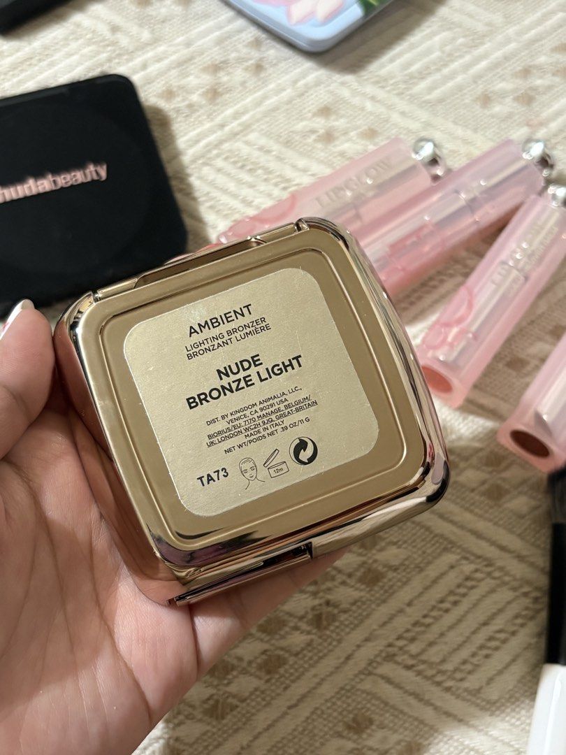 Hourglass Ambient Powdered Bronzer (Category: Makeup) located in Pasay City. Submitted by keynbloom (Listing ID 1470516370, Image 3). Description: almost new shade: nude bronze light full size.