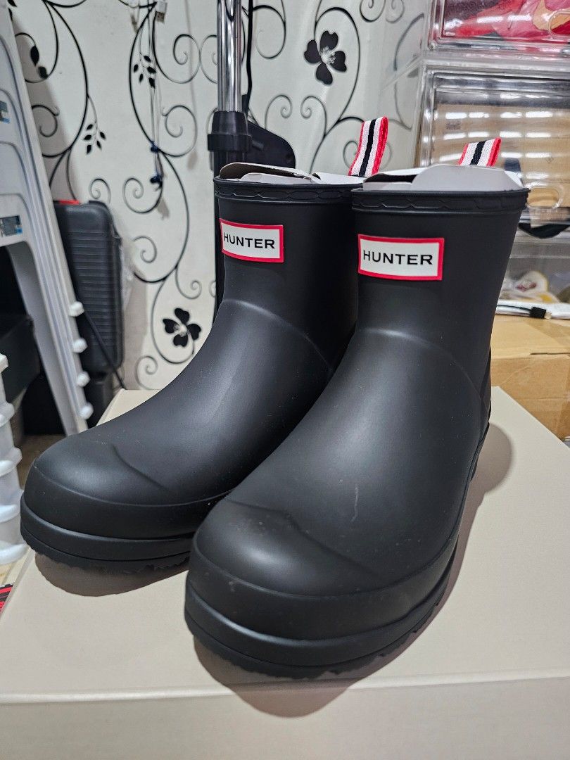 Hunter Original Play Boot Short Black UK 4 (Category: Boots) located in San Mateo. Submitted by reyshel08 (Listing ID 1470366902, Image 1). Description: - Brand: Hunter Original Play Boot Short - Color: Classic Black - Size: UK 4 / US 6 / EU 37 - Condition: Brand new with original box - Material: Waterproof rubber with molded platform outsole - Features: Short design with heel pull tabs for easy on and off, finished with the iconic Hunter logo pa