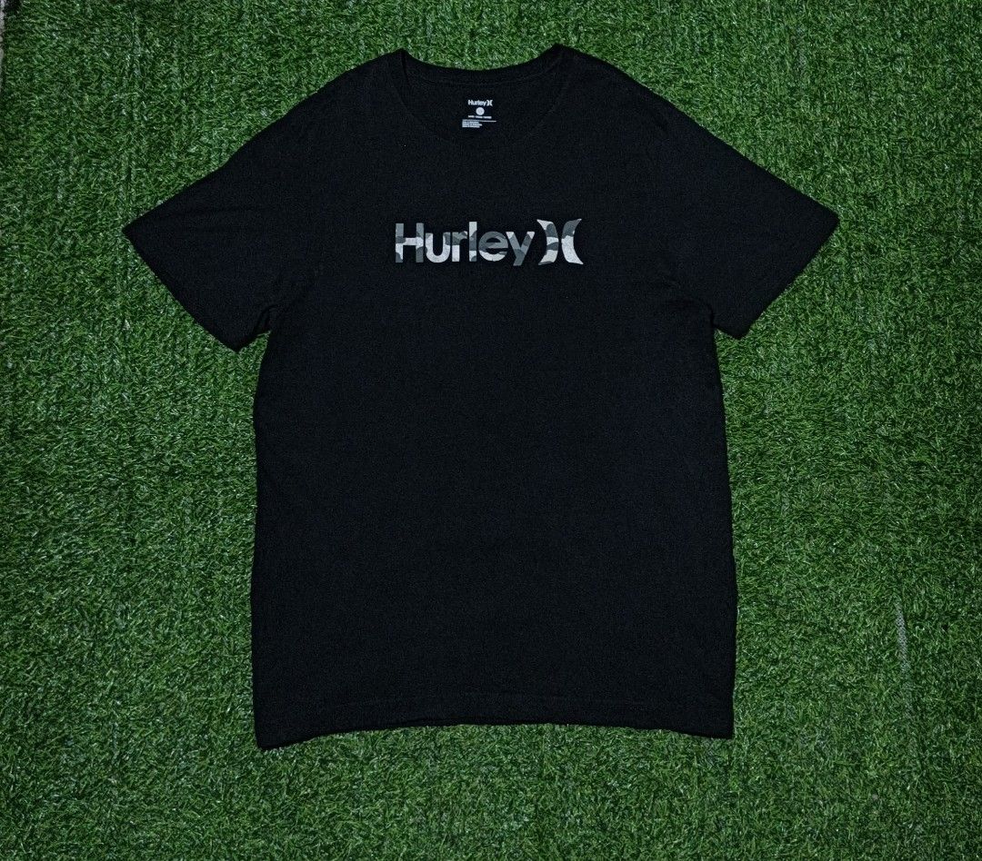 Hurley Camouflage Script (Category: Tshirts & Polo Shirts ) located in Victorias. Submitted by ray_rare_picks (Listing ID 1470412427, Image 1). Description: Hurley Camouflage Script ‎ • Size Large • ‎Width-21 inch • ‎Length-28 inch • ‎9/10 Color rate • ‎Excellent condition • ‎No issue Dm me if interested📩 Location: Victorias City, Negros Occidental ‎.