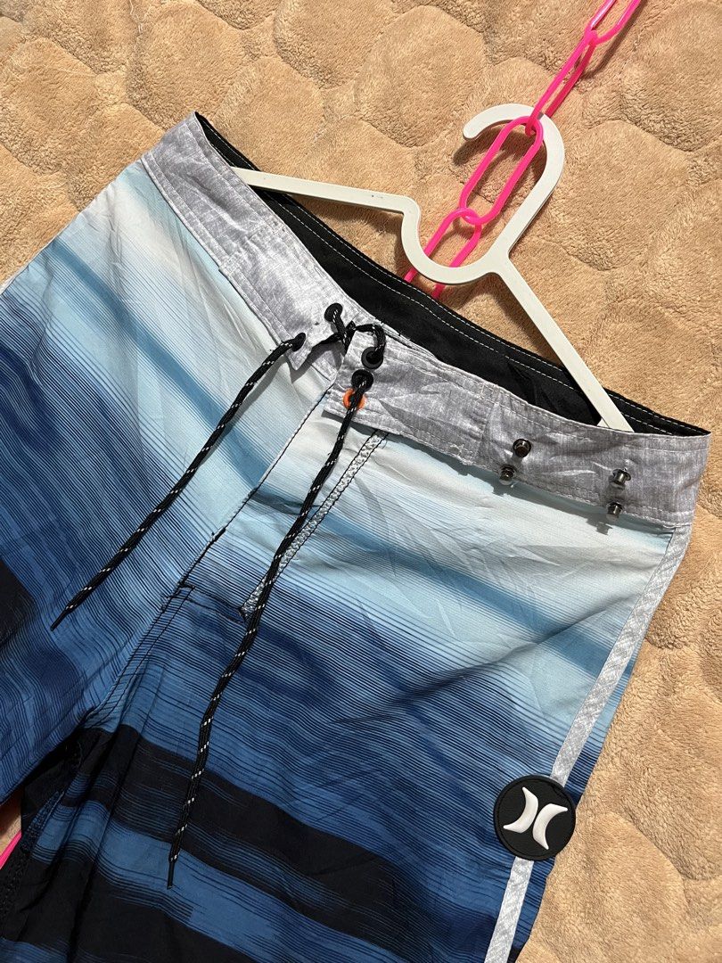 Hurley phantom boardshort (Category: Activewear) located in Cebu City. Submitted by thrift.sht (Listing ID 1470363484, Image 2). Description: HURLEY - PHANTOM BOARDSHORTS 🏄 Blue / Black / White gradient Size: 27-28-29 9.5/10 excellenct condition Issue: naa sa last pic ₱480 Ship via J&T.