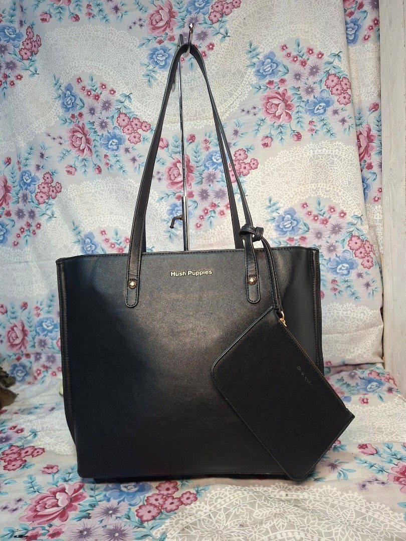 HUSH PUPPIES TOTE BAG (Category: Tote Bags) located in General Mariano Alvarez. Submitted by adonid (Listing ID 1470554235, Image 1). Description: GOOD CONDITION ORIGINAL HUSH PUPPIES TOTE BAG NORMAL SIGN OF USAGE ONLY.