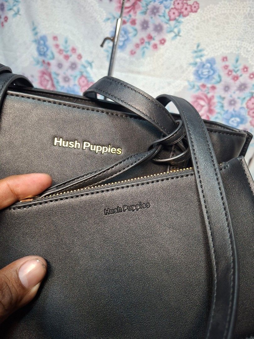 HUSH PUPPIES TOTE BAG (Category: Tote Bags) located in General Mariano Alvarez. Submitted by adonid (Listing ID 1470554235, Image 3). Description: GOOD CONDITION ORIGINAL HUSH PUPPIES TOTE BAG NORMAL SIGN OF USAGE ONLY.