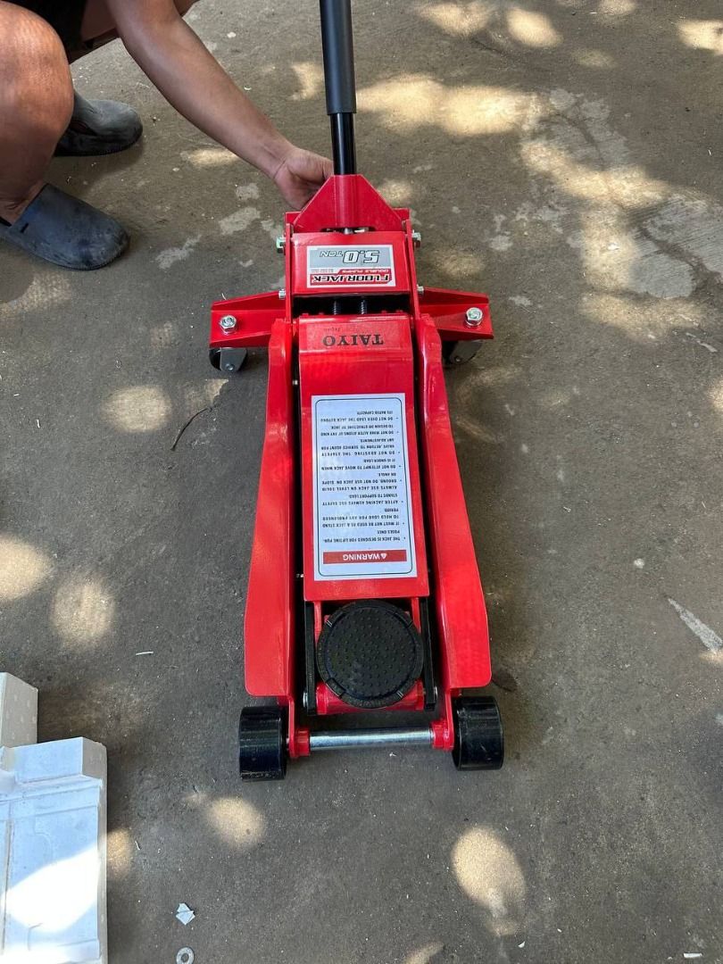Hydraulic Floor Jack Specs: 5T (Category: Everything Else Others) located in Manila. Submitted by 09171479278_elsie. (Listing ID 1470352809, Image 3). Description: Hydraulic Floor Jack Specs: 5T .