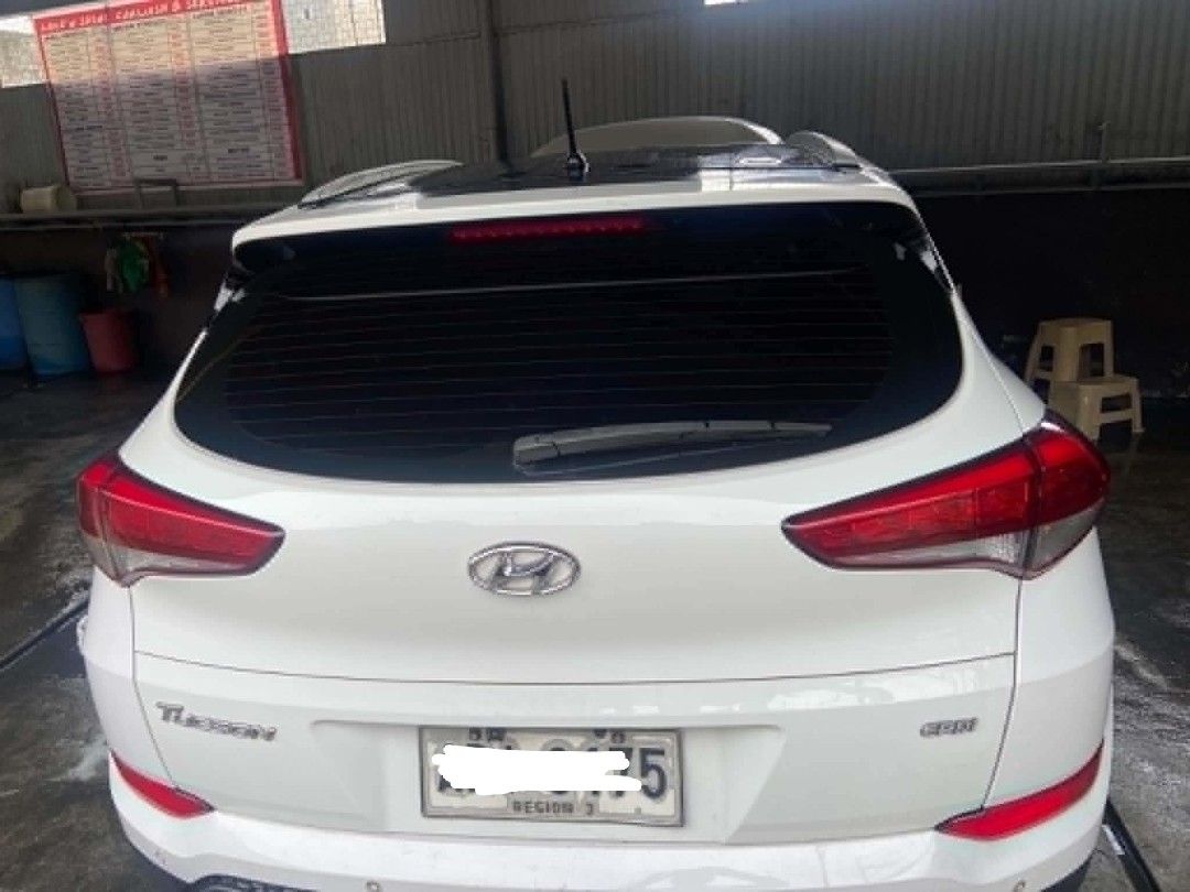 Hyundai Tucson 2.0 CRDi (A) (Category: Used Cars) located in San Mateo. Submitted by cholog (Listing ID 1470490958, Image 2). Description: For sale only!! 2016 Hyundai Tucson - Diesel & A/T - Well maintained - 103k+ odo Direct buyers only pass sa buy and sell. Sariwa ang unit negotiable basta sure buyer..