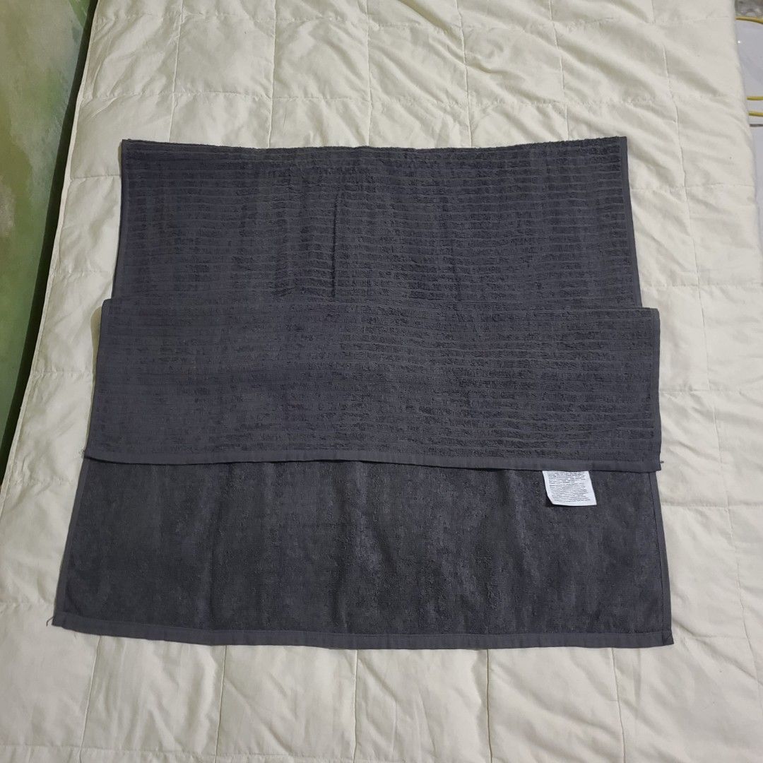 IKEA Grey Bath Towel (Category: Bedding & Towels) located in Manila. Submitted by faurbrey (Listing ID 1469728304, Image 1). Description: Dimension: 28 x 55 Never Used Condition: Excellent Issue / Flaw: None.