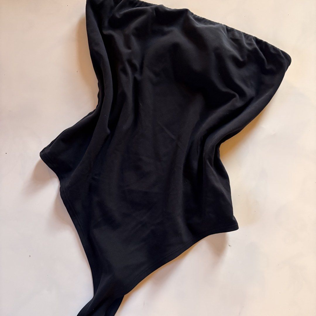 Inlyric navy blue high quality bodysuit (Category: Sleeveless) located in Quezon City. Submitted by kaelian_couture (Listing ID 1470466100, Image 2). Description: .
