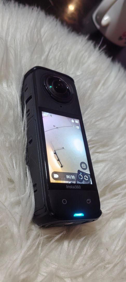 Insta360 X4 360° Camera Bundle – Complete Set 🎥 (Category: Cameras) located in Manila. Submitted by olxph_208580940 (Listing ID 1470349439, Image 2). Description: FIXED PRICE: ₱13,999 (lowest and best deal in the market, no lowball please 🙏) Capture everything, choose the shot later. Selling my Insta360 X4 with the essentials already included, ready to use today. What's included: Insta360 X4 camera Invisible selfie stick (disappears from your 3