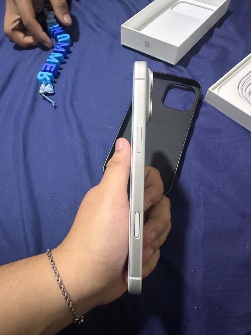 IP17promax (Category: Other Gadgets) located in Manila. Submitted by _ejbrix21 (Listing ID 1470388838, Image 3). Description: BNEW IP17promax naopen lang box rfs:change of mind 73,500 Only.