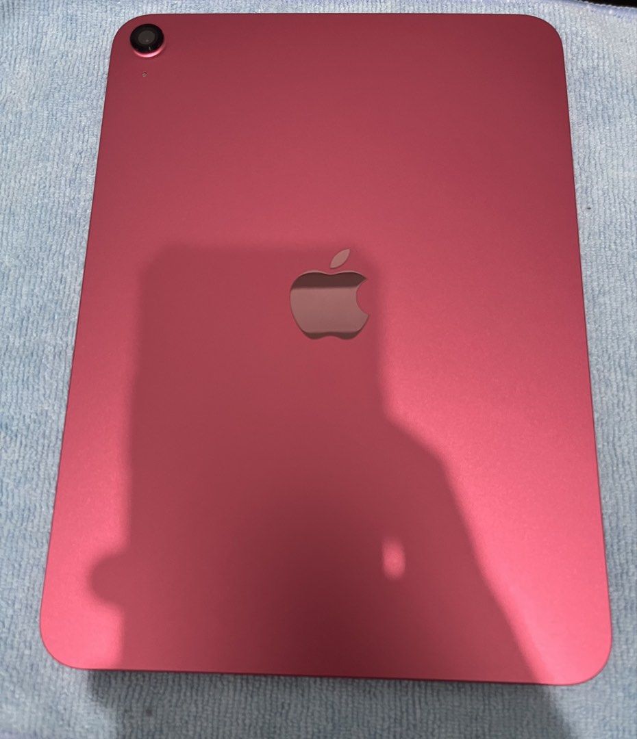 Ipad 11th Gen 128gb Pink complete with Box (Category: iPad) located in Manila. Submitted by dean628 (Listing ID 1470379217, Image 3). Description: - Model: iPad (11th Gen) - Storage: 128GB - Color: Pink - Condition: Excellent physical condition with pristine screen and clean aluminum housing Complete with Box - Ports/Connectors: USB-C charging port and magnetic connectors visible - Ideal for: Productivity, media streaming, and everyday tasks - Me