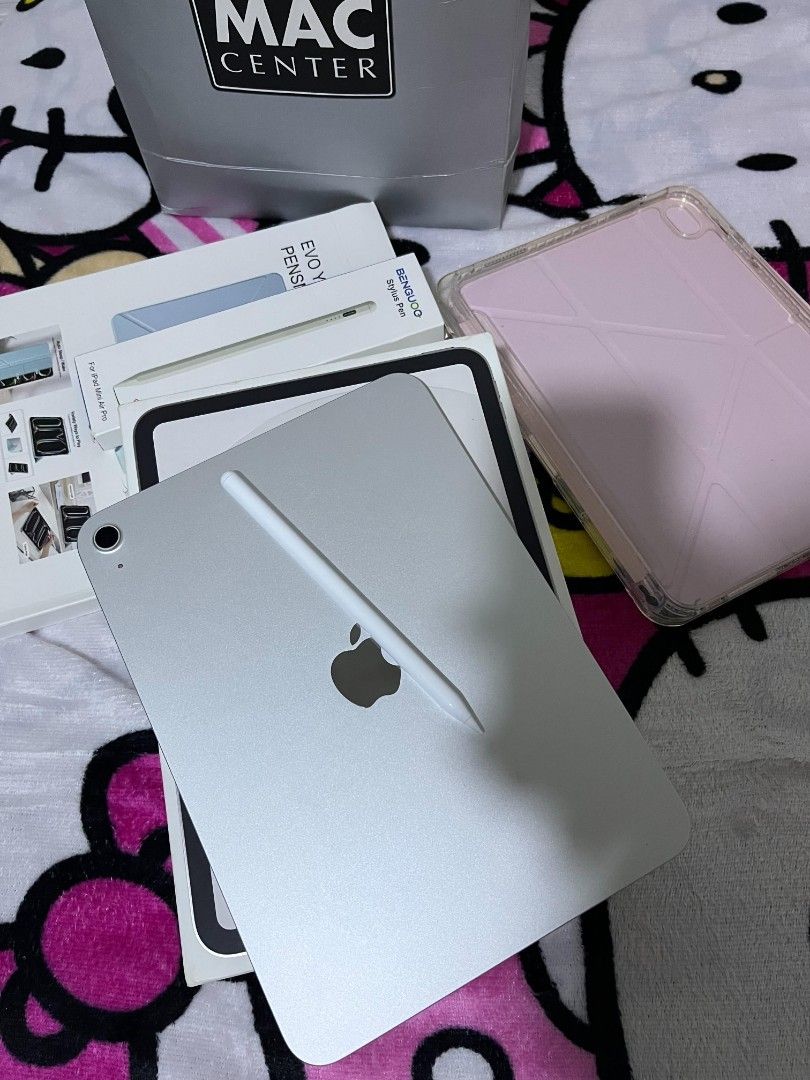 Ipad 11th Gen A16 SILVER (Category: iPad) located in Manila. Submitted by betterlifecutie (Listing ID 1470360796, Image 3). Description: For sale lang po pass po sa swap. Below market nadin po ito pakibasa nalang po para iwas tanong 🥰 Ipad A16 11th Gen Color Silver 128gb 100% BATTERY HEALTH Cycle count 41 Truetone working Finger print working IOS 26. 2months old UNDER WARRANTY TILL AUG 2027. No issue talaga bagong bago INCLUSION: UNIT ORIGINAL B