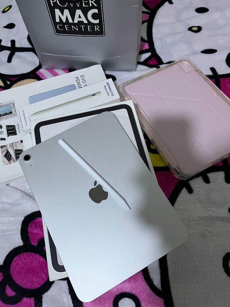 Ipad 11th Gen A16 SILVER (Category: iPad) located in Manila. Submitted by betterlifecutie (Listing ID 1470360796, Image 2). Description: For sale lang po pass po sa swap. Below market nadin po ito pakibasa nalang po para iwas tanong 🥰 Ipad A16 11th Gen Color Silver 128gb 100% BATTERY HEALTH Cycle count 41 Truetone working Finger print working IOS 26. 2months old UNDER WARRANTY TILL AUG 2027. No issue talaga bagong bago INCLUSION: UNIT ORIGINAL B