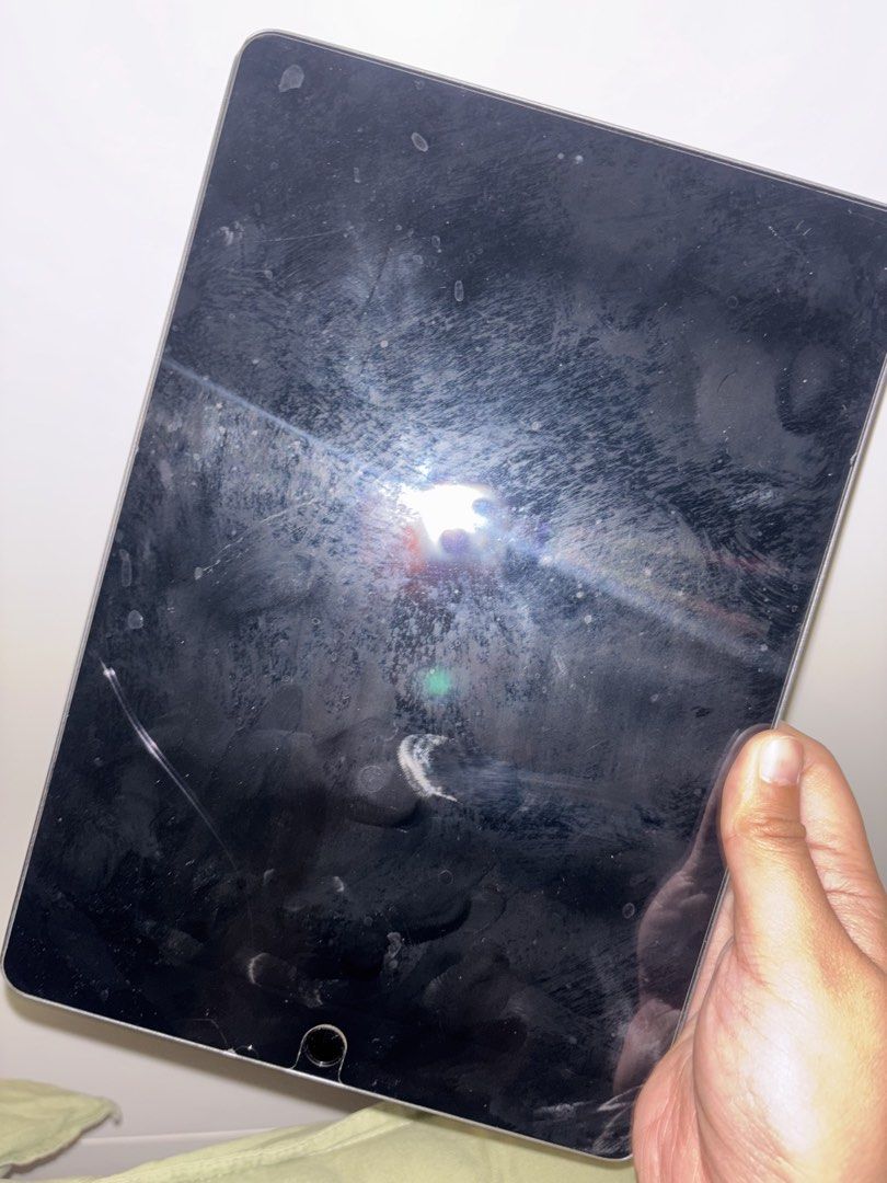 IPAD 7th Gen (Category: iPad) located in Cavite. Submitted by xxjxt (Listing ID 1470488181, Image 2). Description: Issues: dents.