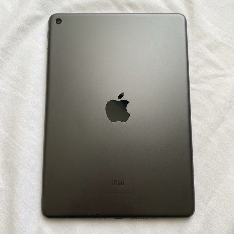 iPad 9th Gen (64GB) Space Gray (Category: iPad) located in Manila. Submitted by eliii22 (Listing ID 1470474921, Image 2). Description: Price: - 8,000 Description: - Selling my iPad 64GB in Space Gray! Clean, presentable, and well-maintained. Perfect for studying, online classes, watching movies, and daily task use. Inclusions: - Charger - 3 Free Flip Covers / Cases (Black, Pink, Navy Blue) Condition: - Good condition & smooth performance - All bu