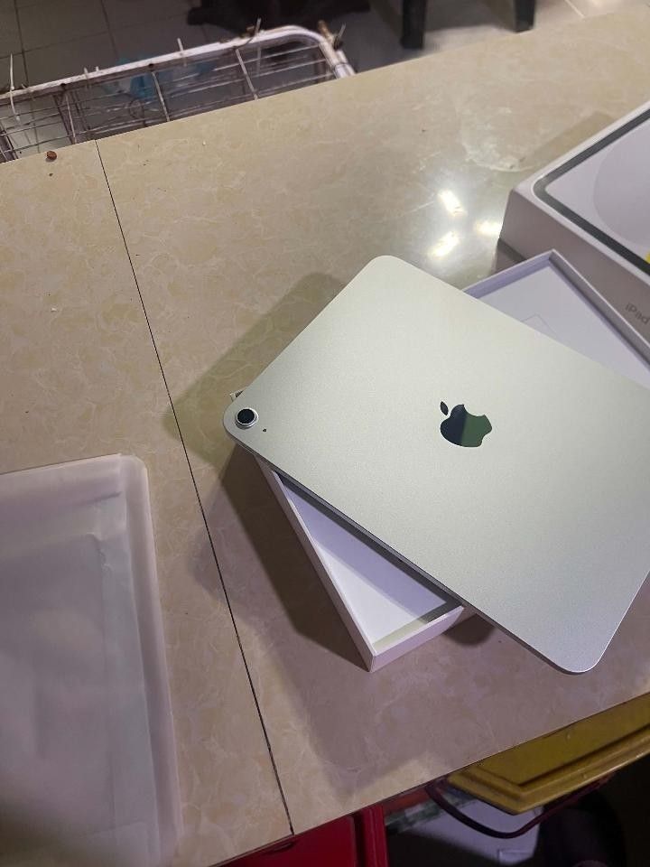 IPAD A16 (Category: iPad) located in Manila. Submitted by kimhagnaya (Listing ID 1470525181, Image 1). Description: 128gb 93%BH Wifi used Complete package No issue No history of repair.
