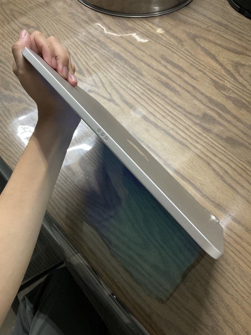 IPAD A16 SILVER (Category: iPad) located in Manila. Submitted by happystar.0d9ddc (Listing ID 1470520573, Image 3). Description: IPAD A16 SILVER 128GB 159 CYCLE COUNT MAKINIS, NO DENTS NO ISSUE INCLUSION: ORIG BOX OLD CASE .