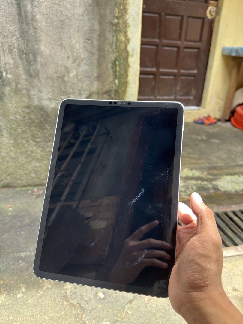 iPad Pro M2 11’ M2 128Gb - 4th gen (Category: iPad) located in Caloocan City. Submitted by markocular2003 (Listing ID 1470554873, Image 3). Description: iPad Pro 11-inch M2 4th Gen (128GB) Functionality: 10/10 (Face ID, audio, touch, cameras working) Battery: Good condition, can lasts whole day Condition & Notes (Full Transparency): Outer Glass: Glass replaced by Spex Appeal (Receipt included for proof. Note: Only the front glass was replaced, or