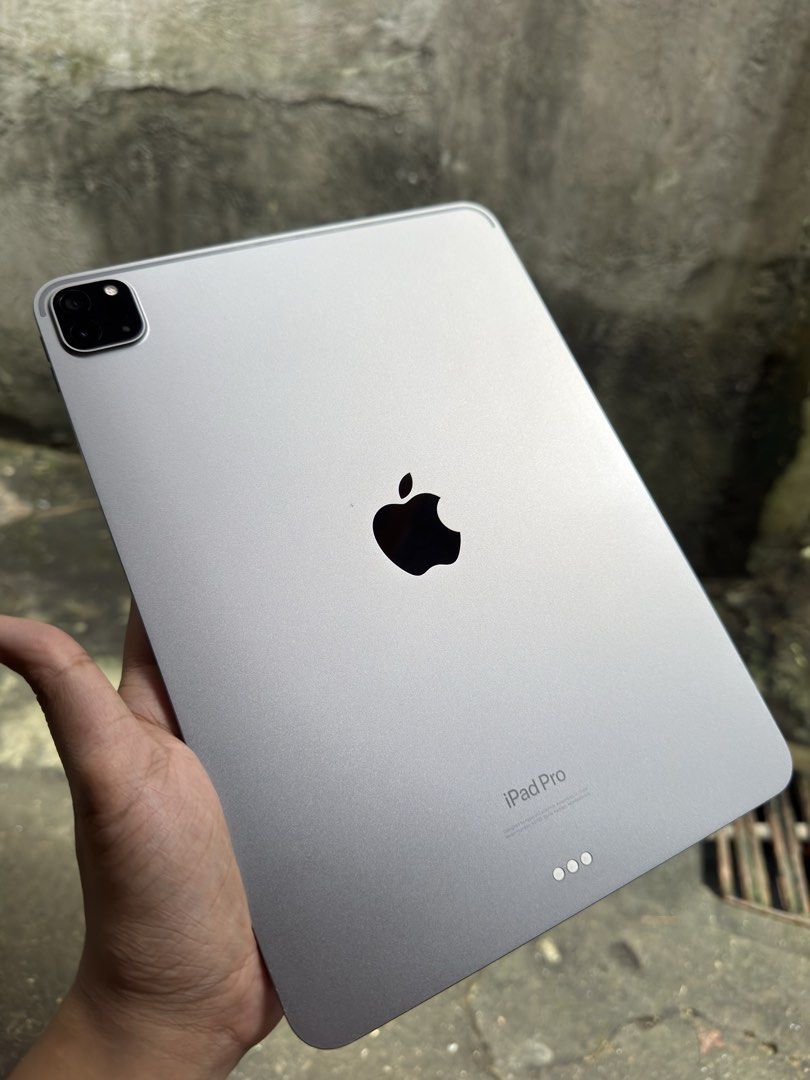 iPad Pro M2 11’ M2 128Gb - 4th gen (Category: iPad) located in Caloocan City. Submitted by markocular2003 (Listing ID 1470554873, Image 1). Description: iPad Pro 11-inch M2 4th Gen (128GB) Functionality: 10/10 (Face ID, audio, touch, cameras working) Battery: Good condition, can lasts whole day Condition & Notes (Full Transparency): Outer Glass: Glass replaced by Spex Appeal (Receipt included for proof. Note: Only the front glass was replaced, or