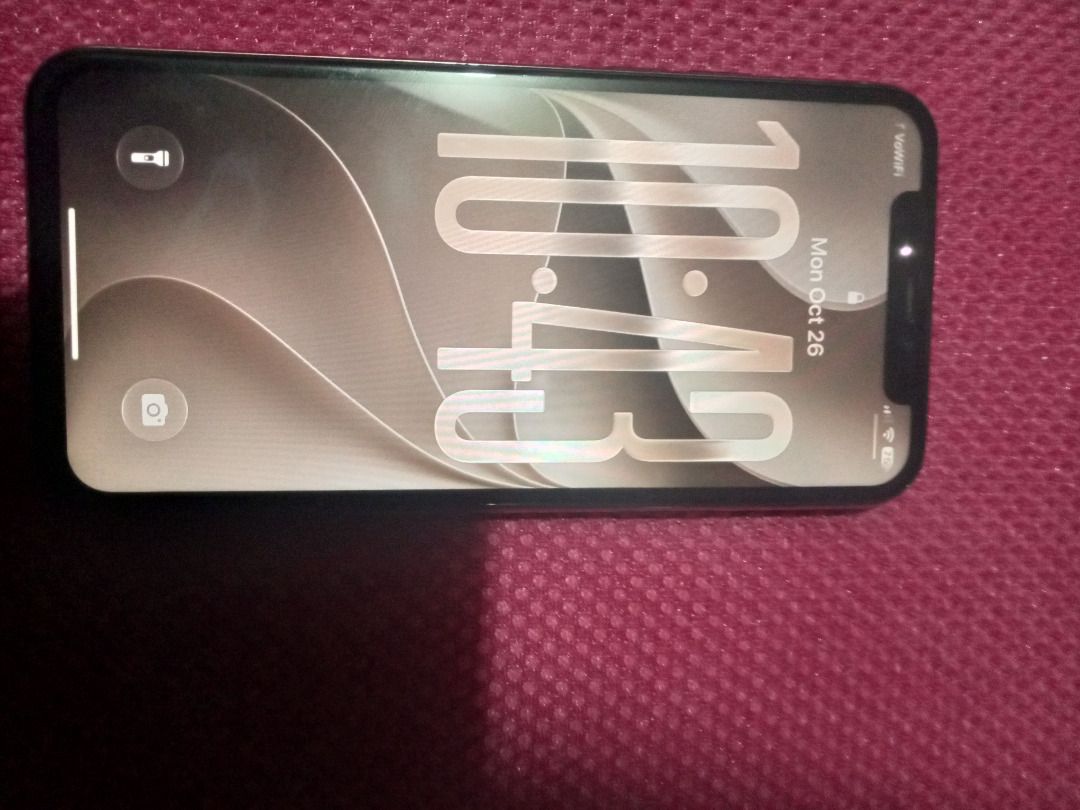 iPhone 11 pro (Category: iPhone 11 Series) located in San Pedro. Submitted by calmdog.66aaf1 (Listing ID 1470367746, Image 3). Description: - Model: iPhone 11 Pro - Color: Gold - Camera: Triple-lens rear camera system - Battery Health: 69% - Condition: Pre-owned, coverage expired, functioning display and body as seen in photos - Perfect for daily use or after battery replacement -everything works -replaced lcd screen with true tone - alot of scra