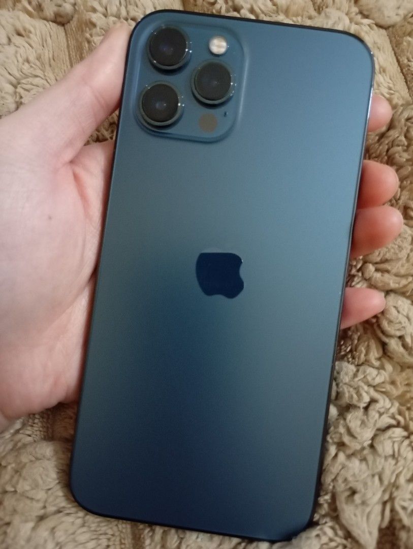IPHONE 12 PROMAX 512GB (Category: iPhone 12 Series) located in Quezon City. Submitted by haineyyy0909 (Listing ID 1470555687, Image 1). Description: 98% SMOOTH PWEDE SA MAARTE. ALL WORKING. NO ISSUES OR HISTORY. UNIT ONLY AND CHARGER. 512GB. SLIGHTLY NEGO. .
