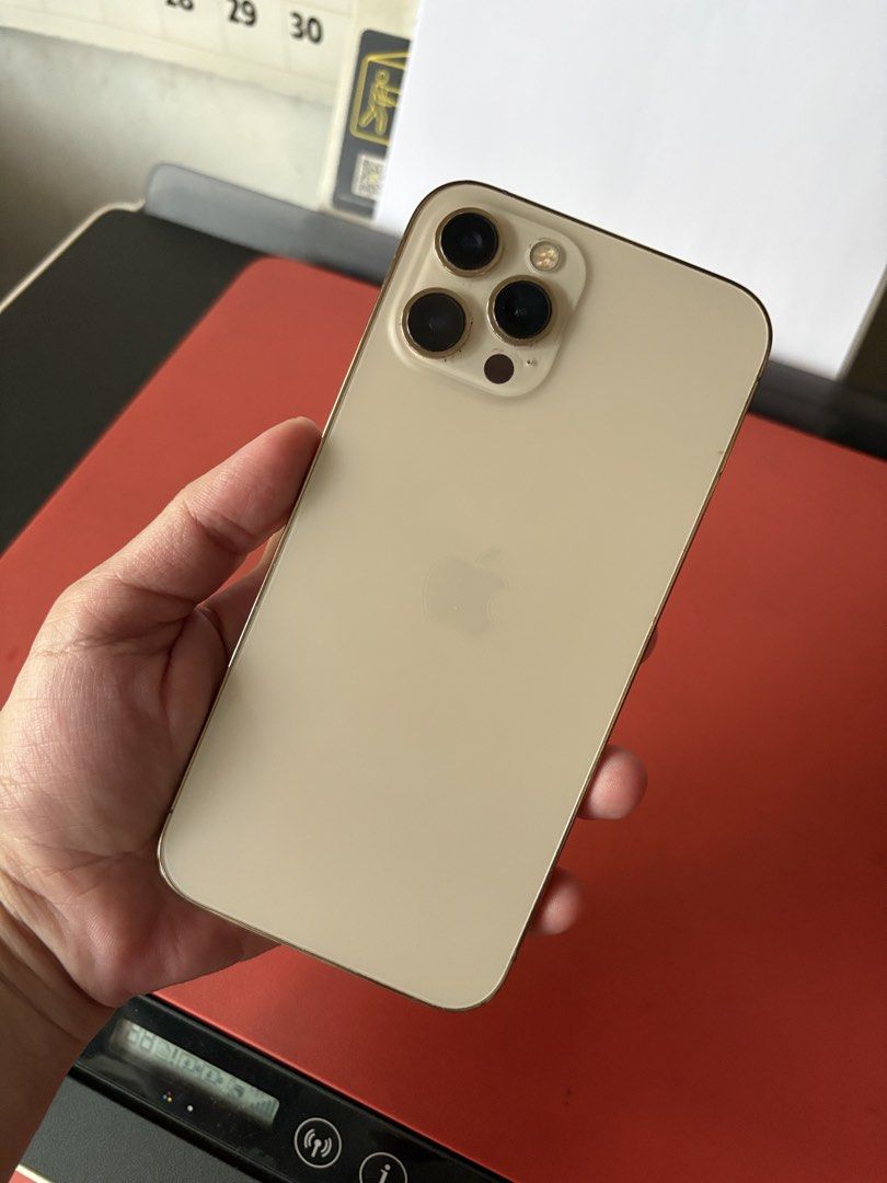 iPhone 12promax 128gb (Category: iPhone 12 Series) located in Pasig City. Submitted by radiantluke88 (Listing ID 1470422591, Image 1). Description: Good as new All original unit No scratches Gold in color 128gb 80% batt health original Any sim will do Unit only. COD within metro Manila Pick up & Meet up 📍Bambang Pasig Elem school..