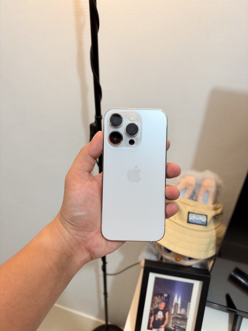 IPHONE 14 PRO 128gb FU (Category: iPhone 14 Series) located in Manila. Submitted by jayjaysams55156 (Listing ID 1470543679, Image 3). Description: FOR SALE OR SWAP **IPHONE 14 PRO** 128gb FACTORY UNLOCKED SILVER UNIT ONLY 79 BATTERY HEALTH NO ISSUE NO DENTS NO SCRACHES PWEDE SA MAARTE CONDITION: USED BUT NOT ABUSED RF: UPGRADE Meet up: PASIG, MANDA,QC or neaby..