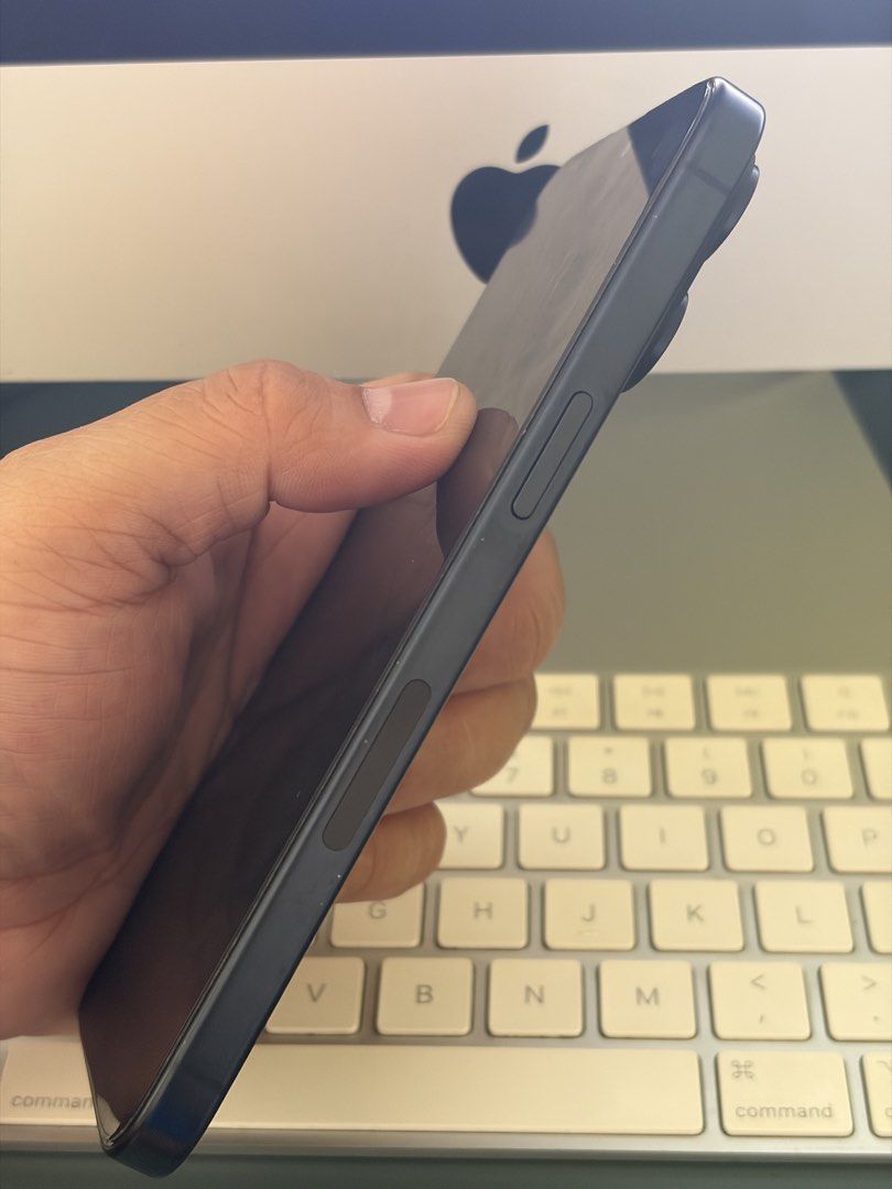 iPhone 15 Pro Max 512gb (Category: iPhone 15 Series) located in Quezon City. Submitted by PowerMak (Listing ID 1470398822, Image 3). Description: 📱 iPhone 15 Pro Max — 512GB 💸 For Sale/Swap 🔄 🇺🇸 Unit from USA 🔓 Factory unlocked 📲 Openline for any eSIM ✅ eSIM only — no physical SIM ✨ in excellent condition! 🎨 Color: Blue Titanium 💾 Storage: 512GB 🔋 Battery Health: 88% 📦 Inclusions: Replacement box, charging cable, premium tempered glass